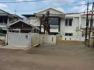 Dijual Rumah Standard Tua Janur Kuning Residence Uku 12x20 Strategis Jl Sangat lebar Hdp Utara-Kelapa Gading lokasi di Jakarta Utara, tersedia melalui melalui situs Olx