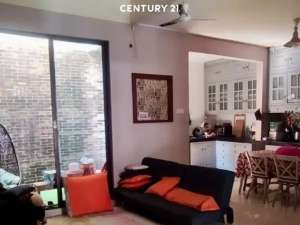 Dijual Rumah StrategisDi Cluster Dekat Stasiun Bintaro lokasi di Jakarta Selatan, tersedia melalui melalui situs Olx