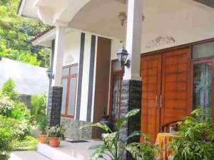 DIJUAL Rumah STRATEGIS Garasi Luas 3 mobil dekat UII Jalan Kaliurang Sleman lokasi di Sleman Kab., tersedia melalui melalui situs Olx