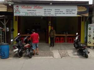 Dijual Rumah Taman Walet di Jalan Utama cocok untuk Toko lokasi di Tangerang Kab., tersedia melalui melalui situs Olx