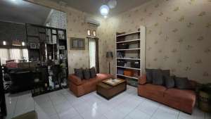 DIJUAL RUMAH TINGGAL DENGAN HALAMAN LUAS DI MEDAN SATRIA BEKASI lokasi di Bekasi Kota, tersedia melalui melalui situs Olx