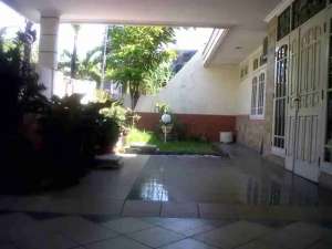 Dijual Rumah YKP Medokan Asri Tengah Semi Furnish Dekat Raya MERR Surabaya lokasi di Surabaya Kota, tersedia melalui melalui situs Olx