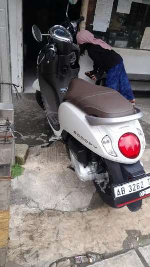 Jual bekas Dijual Scoopy Prestige th 2023 putih,lokasi di Yogyakarta Kota