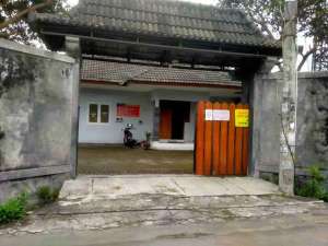 DIJUAL TANAH LUAS BONUS KOST-KOSAN BONUS INTERIORDEKAT KAMPUS UII JAKAL KM 14 lokasi di Sleman Kab., tersedia melalui melalui situs Olx