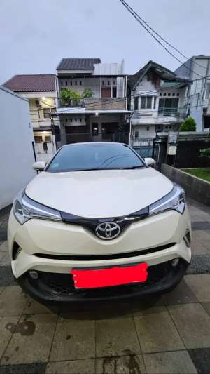 Jual bekas DIJUAL Toyota C-HR 1.8 Non Hybrid CBU AT Putih 2018. Pajak Des26,lokasi di  