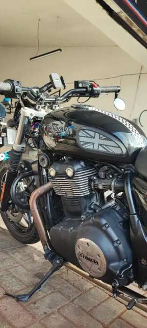 Jual bekas Dijual Triumph Thunderbird Fullpaper NIK 2012 CBU England,lokasi di Bekasi Kota