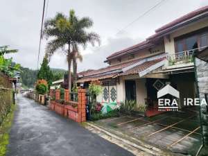 DIJUAL VILA DI TAWANGMANGU DEKAT DENGAN PASAR TAWANGMANGU lokasi di Karanganyar Kab., tersedia melalui melalui situs Olx