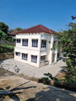 Dijual Villa 2 Lt, 1400 m2, dekat kota wisata, ada kolam, depan masjid lokasi di Bekasi Kota, tersedia melalui melalui situs Olx