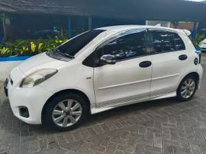 Jual bekas DIJUALYARIS S LIMITED MATIC TAHUN 2012 AT WARNA PUTIH,lokasi di Pontianak Kota