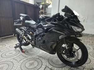 Jual bekas Dijual ZX-25R 2023 ModifPart Ori Lengkap LOW KM,lokasi di Denpasar Kota