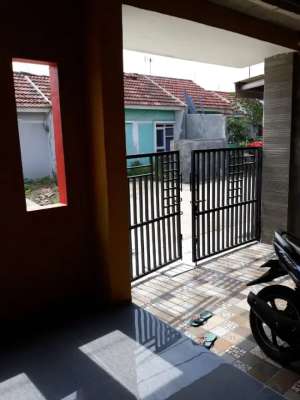 Dikontrakan Tahunan Rumah Bersih Terawat Rejekinya Bagus di PPH 1 lokasi di Bogor Kab., tersedia melalui melalui situs Olx