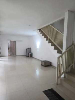 Dikontrakan The Gayungsari Surabaya lokasi di Surabaya Kota, tersedia melalui melalui situs Olx