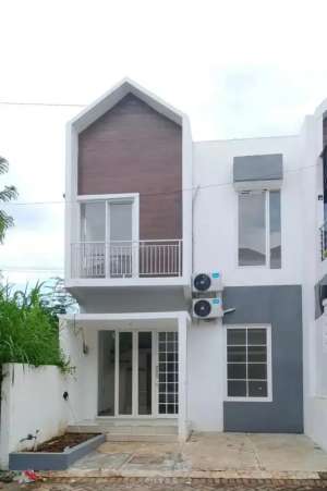 Dikontrakkan Murah Rumah 2 Lantai, lengkap AC semua kamar lokasi di Malang Kab., tersedia melalui melalui situs Olx