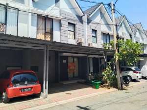 Dikontrakkan Rumah 2 Lantai di Pusat Kota Karawang lokasi di Karawang Kab., tersedia melalui melalui situs Olx