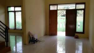 Dikontrakkan Rumah Bagus 2 lantai di timur Perumahan Bale Hinggil lokasi di Yogyakarta Kota, tersedia melalui melalui situs Olx