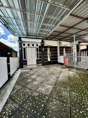 DIKONTRAKKAN rumah strategis 30jt pertahun untuk yang sudah berkeluarg lokasi di Banjarmasin Kota, tersedia melalui melalui situs Olx