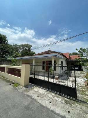 Dikontrakkan Rumah Tengah Kota Kediri lokasi di Kediri Kota, tersedia melalui melalui situs Olx