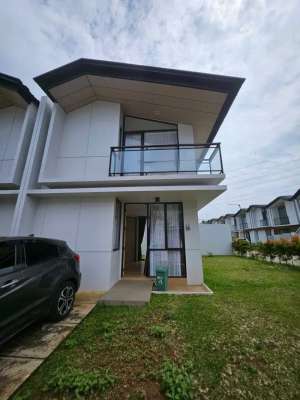 Disewa Cepat Rumah Posisi Hoek di Cendana Cove Lippo Karawaci lokasi di Tangerang Kota, tersedia melalui melalui situs Olx