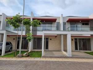 Disewa Cepat Termurah Rumah Baru Rapi di Pik 2 Luas 6x15 Siap Huni lokasi di Jakarta Utara, tersedia melalui melalui situs Olx