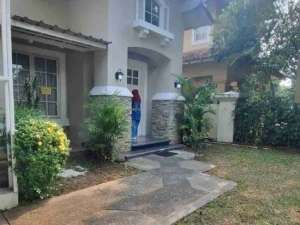 Disewa rumah lokasi di Tangerang Kab., tersedia melalui melalui situs Olx