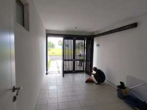 Disewa Rumah 2 Lantai Ukuran 10X25 di Suvarna Sutera Tangerang 1KA0000E lokasi di Tangerang Kab., tersedia melalui melalui situs Olx