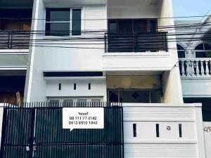 Disewa rumah 3 lantai jl.kepa raya tanjung duren lokasi di Jakarta Barat, tersedia melalui melalui situs Olx