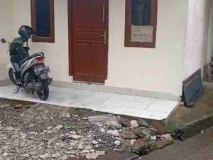 disewa rumah bonus ada warung bisa untuk jualan lokasi di Bekasi Kota, tersedia melalui melalui situs Olx