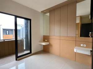 Disewa Rumah Cantik 2 lantai di Summarecon Crown Gading Kota lokasi di Bekasi Kota, tersedia melalui melalui situs Olx