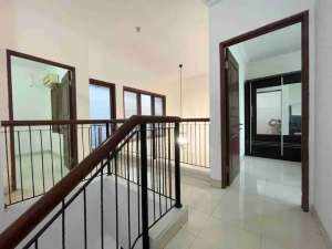 Disewa Rumah Hadap taman Raffless Hills lokasi di Bekasi Kota, tersedia melalui melalui situs Olx