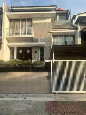 Disewa Rumah Layar Permai PIK Uk 8x15 Semi Furnish lokasi di Jakarta Utara, tersedia melalui melalui situs Olx