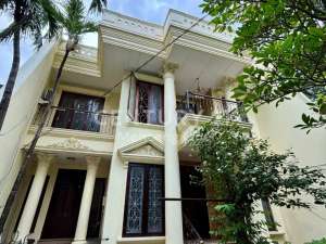 Disewa Rumah SemiFurnished Di Menteng Jakarta Pusat lokasi di Jakarta Pusat, tersedia melalui melalui situs Olx