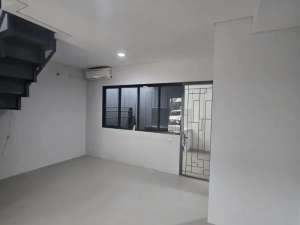 Disewa Unit baru sudah ada 4x unit ac, kanopi carportbelakang ,Gorden, Dapur baru, kaca Flim 3 KT, 3KM di Park Serpong. lokasi di Tangerang Kab., tersedia melalui melalui situs Olx