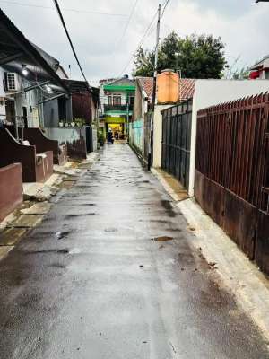 Disewakan 1 rmh dekat kampus UIN 2 Jakarta. Ciputat Cirendeu lokasi di Tangerang Selatan Kota, tersedia melalui melalui situs Olx