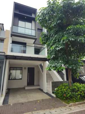 DISEWAKAN 3 LANTAI RUMAH GOLFISLAND 3 KAMAR 4 AC lokasi di Jakarta Utara, tersedia melalui melalui situs Olx