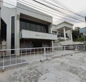 Disewakan Bangunan 2 Lantai Komersil Tengah Kota Cocok Untuk Kantor lokasi di Banyumas Kab., tersedia melalui melalui situs Olx