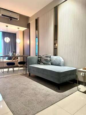 DISEWAKAN BENSON 2BR APARTEMEN HIGH FLOOR LUXURY INTERIOR SIAP HUNI lokasi di Surabaya Kota, tersedia melalui melalui situs Olx