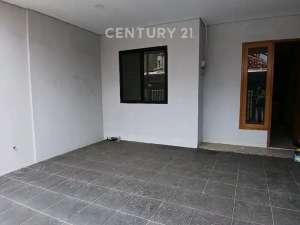 Disewakan Brand New House 3 Lantai Tebet Jakarta Selatan lokasi di Jakarta Selatan, tersedia melalui melalui situs Olx