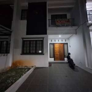 DISEWAKAN CEPAT RUMAH PER TAHUNAN KAWASAN PERUMAHAN DEPOK PEKAPURAN lokasi di Depok Kota, tersedia melalui melalui situs Olx