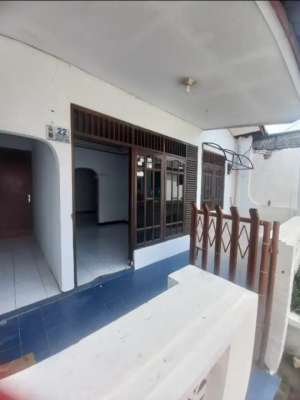 Disewakandikontrakkan rumah murah di Depok Timur. Lokasi strategis. lokasi di Depok Kota, tersedia melalui melalui situs Olx