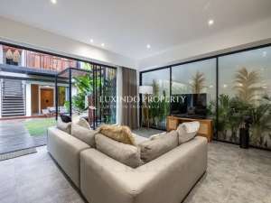 DISEWAKAN JANGKA PANJANG VILLA ELEGAN DENGAN 4 KAMAR TIDUR DEKAT PANTAI BATU BOLONG lokasi di Kab. Badung, tersedia melalui melalui situs Olx