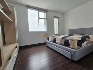 Disewakan Murah Apartemen AKR Gallery West Residences 1BR Furnished Baru Bersih NyamanTerawat, Akses 5 Menit Ke Gerbang Pintu Tol Kebon Jeruk lokasi di Jakarta Barat, tersedia melalui melalui situs Olx