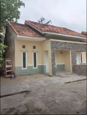 Disewakan per TAHUN rumah dekat Poltek Sriwijaya D4 dan SMA Kartini lokasi di Palembang Kota, tersedia melalui melalui situs Olx