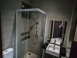 Disewakan pik2depan rumah 2 kamar tidur 6x10 lokasi di Tangerang Kab., tersedia melalui melalui situs Olx