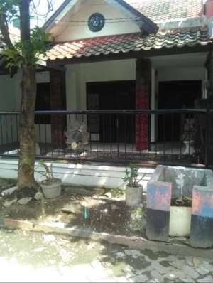 DISEWAKAN RUMAH 2 LANTAI di MARINA EMAS TIMUR, KEPUTIH, DEKAT ITS lokasi di Surabaya Kota, tersedia melalui melalui situs Olx