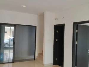 Disewakan Rumah 2 Lantai di Wisteria Metland Menteng, Jakarta Timur. lokasi di Jakarta Timur, tersedia melalui melalui situs Olx