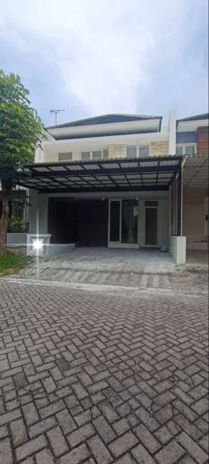 Disewakan Rumah 2 lantai minimalis Royal Residence lokasi di Surabaya Kota, tersedia melalui melalui situs Olx