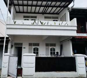 Disewakan Rumah 2 Lt - Baru Direnovasi, Lokasi Strategis, Bebas Banjir lokasi di Bekasi Kota, tersedia melalui melalui situs Olx