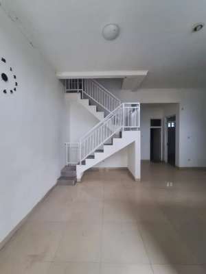 Disewakan rumah 2 tingkat, 3 kamar tidur, Cimahi strategis murah lokasi di Cimahi Kota, tersedia melalui melalui situs Olx