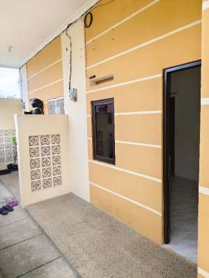 DISEWAKAN Rumah 3 PETAK STRATEGIS lokasi di Jakarta Timur, tersedia melalui melalui situs Olx