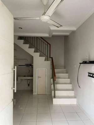 Disewakan Rumah Arcadia Village lokasi di Tangerang Kota, tersedia melalui melalui situs Olx